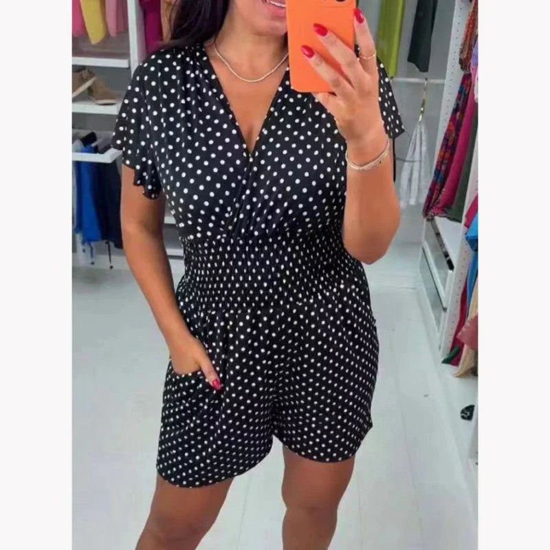 Ebba | jumpsuit med prickig V-ringning och shorts